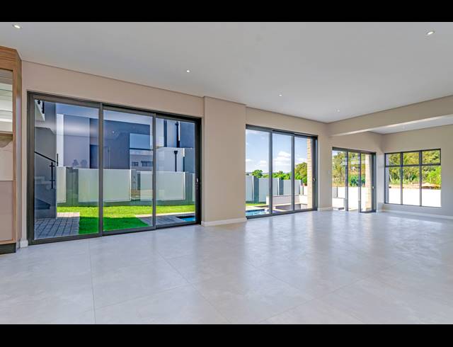 4 BEDROOM FREEHOLD FOR SALE IN OLIFANTSFONTEIN